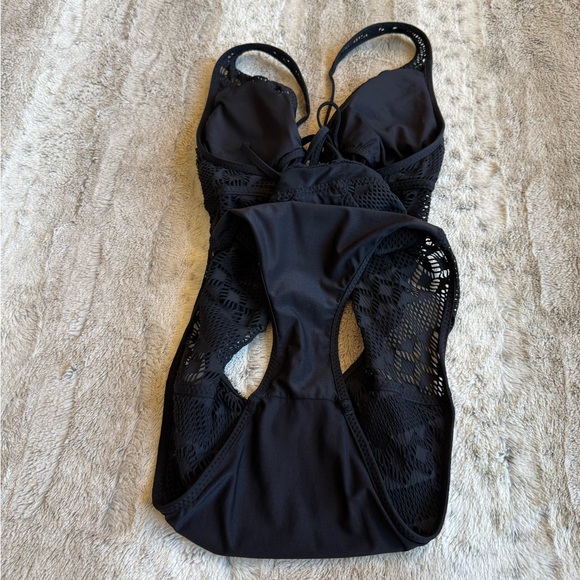 BECCA Crochet One-Piece Swimsuit in Black Size M - Picture 9 of 11